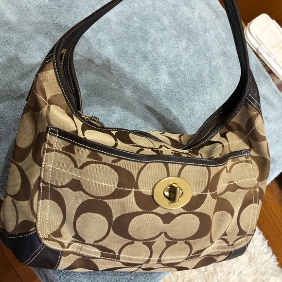 Coach purse large very gently loved rotating closet great deal❤️ - Picture 1 of 17